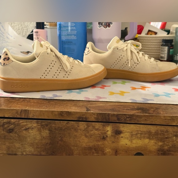 Adidas Women’s Advantage Athletic Shoe size 8 Running Shoe, Sneaker - Picture 3 of 6